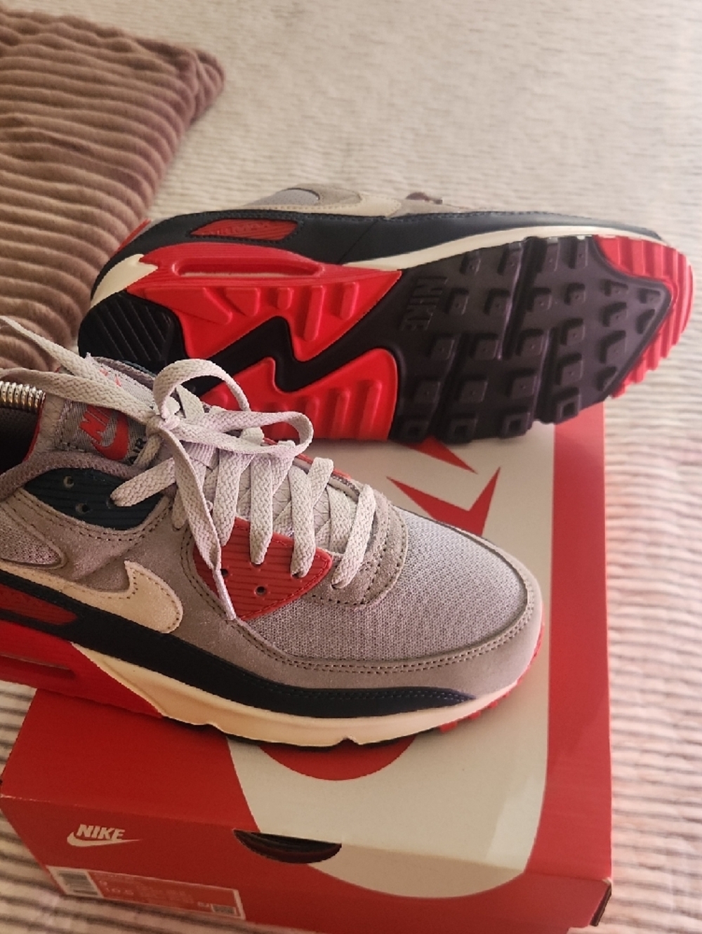 Nike Air Max in Grey, Red and Coral - Picture 8 of 11